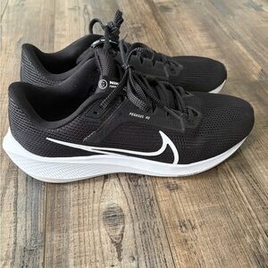 Nike Pegasus 40 Black and White Athletic Shoes